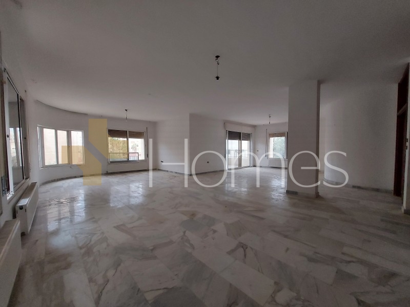 Flat third floor for rent in Rabieh building area 320m