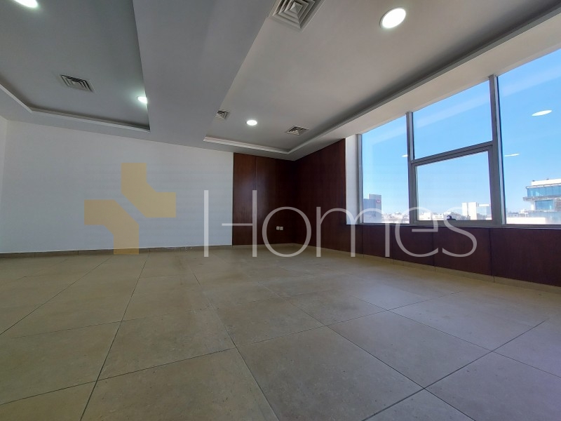 Fifth floor office for rent in Al Madinah Al Tebeieh Street 90m