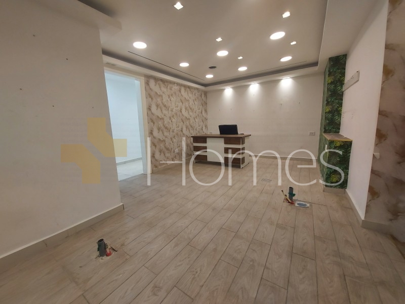 Second floor office on two streets for rent in Mecca Street, office area 90m