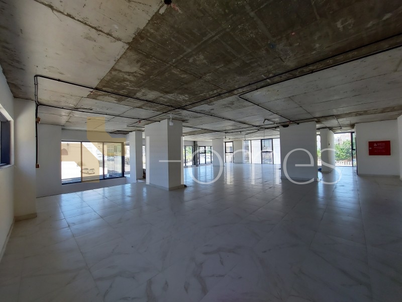 Flat commercial showroom with attic for rent in Sweifeyeh area 652m