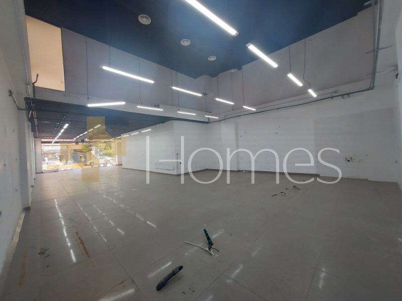 Commercial showroom with attic for rent in Jabal El Waybdeh of 312m