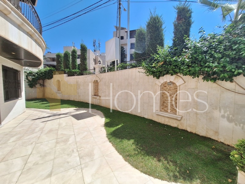 Flat apartment with a garden for rent in Dair Ghbar 341m