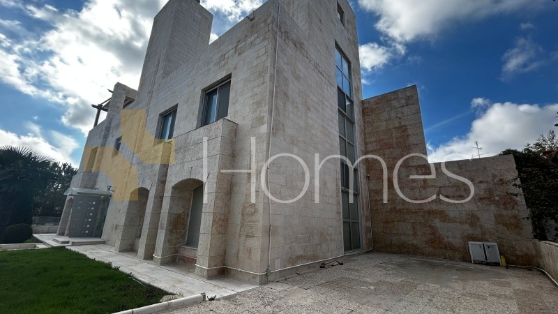 Attached villa for rent in Abdoun with a land area of 500m