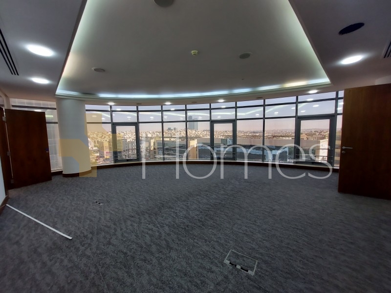 Seventh floor office for rent in Mecca Street building area of 1000m