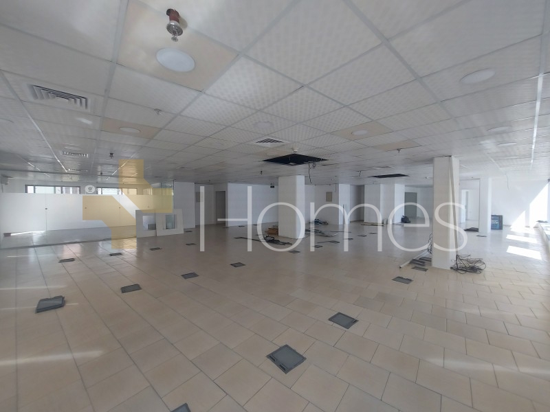 8th floor office with glass view for rent in Wadi Saqra area of 300m