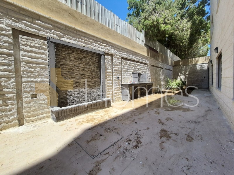 Apartment with garden for rent in Al Bunayyat building area of 156m