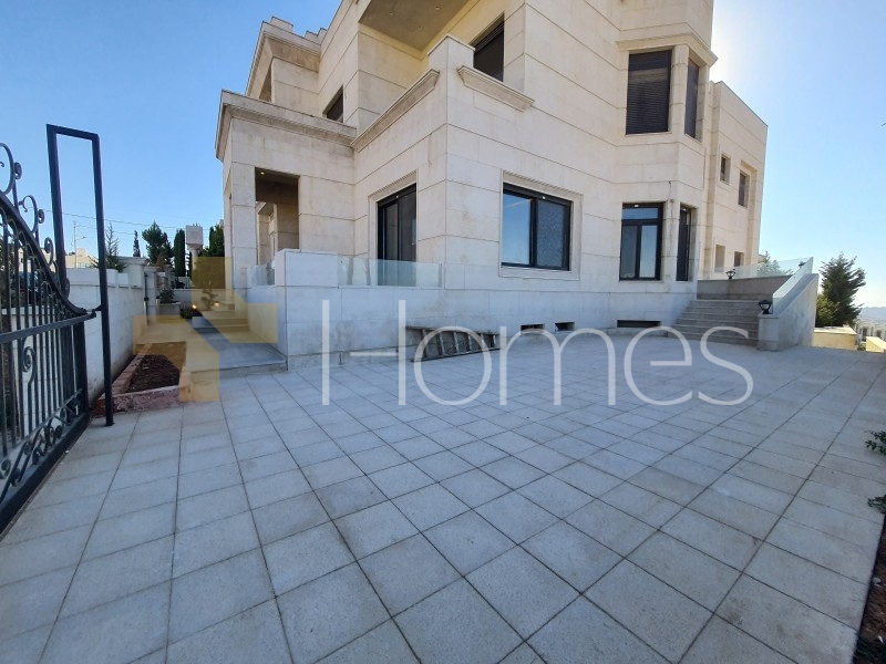 Ground floor with garden for rent in Al-Thuhair, building area of 300m