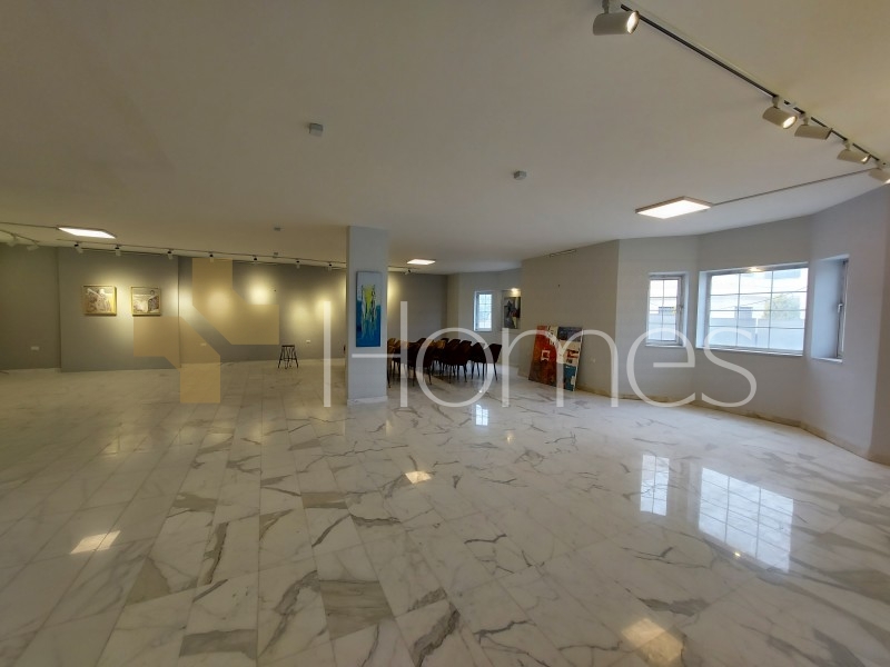 Commercial showroom full floor for rent in Khalda, with an area of 360m