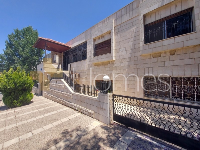 Villa can be converted into commercial sale in Um Al Summaq of 640m ...