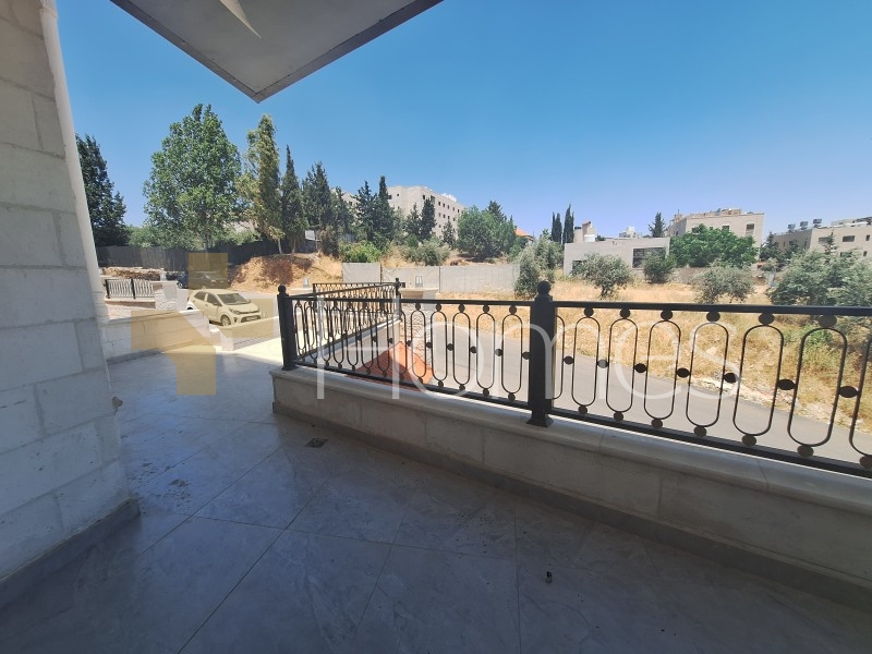 Ground floor with terrace for sale in Um Al Summaq 195m