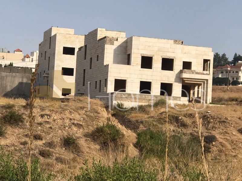 Two villas with a building area of 750m for sale in Marj El Hamam