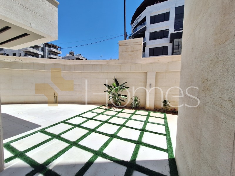 Apartment floor with a private garage  for sale in Dair Ghbar 200m