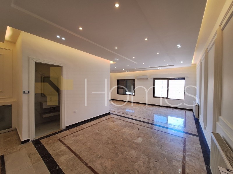 Third floor apartment for sale in Dair Ghbar 185m