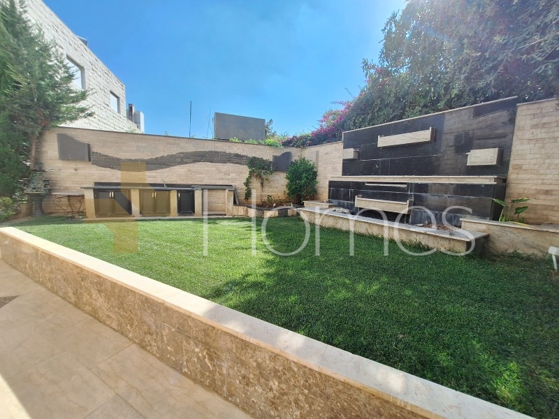 Villa for sale in Al Shmeisani with a building area of 900m