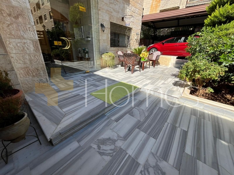 Ground floor with Garden and private garage for sale in Khalda