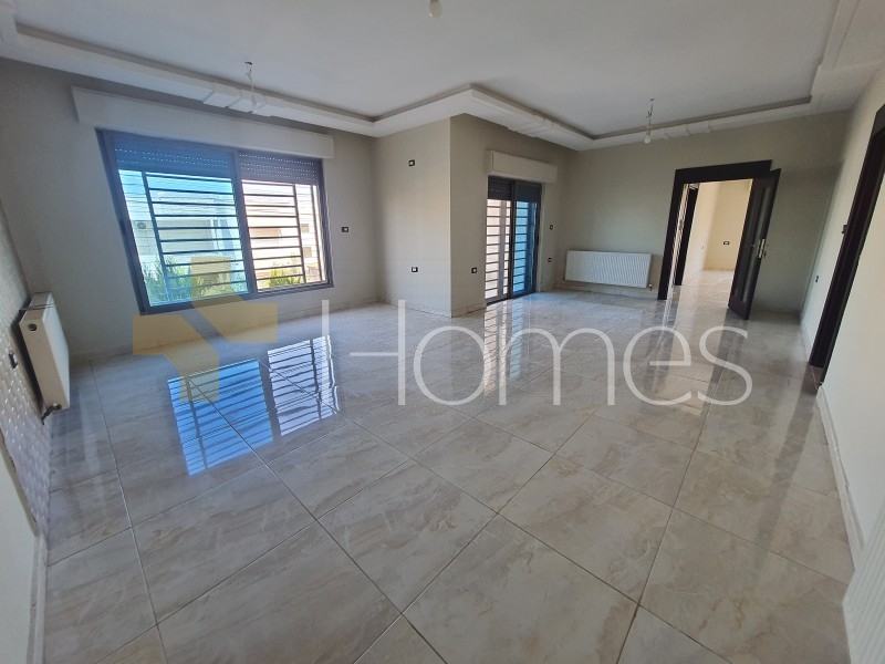 First floor apartment for sale in Marj El Hamam building area 195m