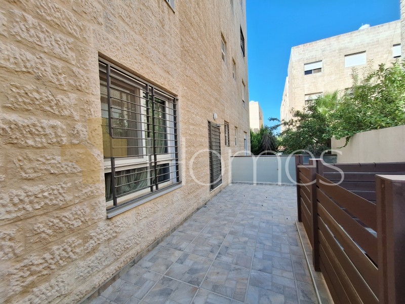 Ground floor with terrace for sale in Al Jandaweel 185m