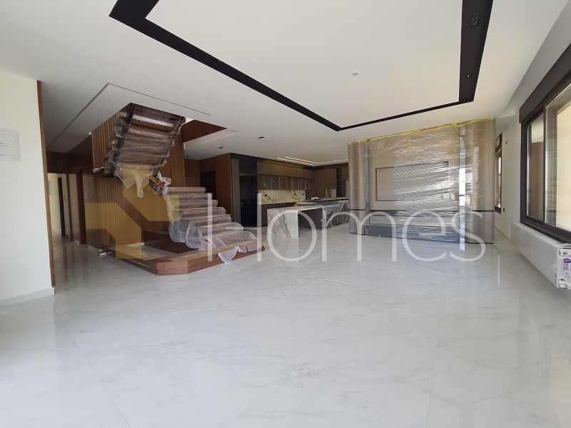 Duplex last floor with roof for sale in Hai Al Sahaba area of 240m