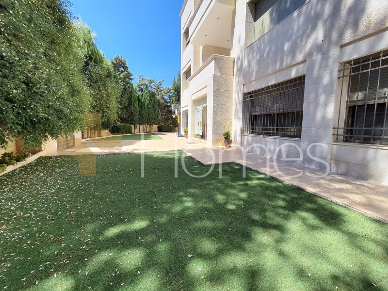 Villa for sale in Marj El Hamam a building area of 1800m