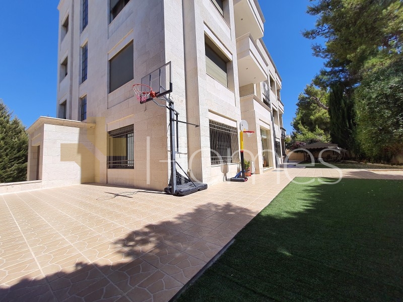 Residential building of 5 floors for sale in Marj El Hamam of 1800m