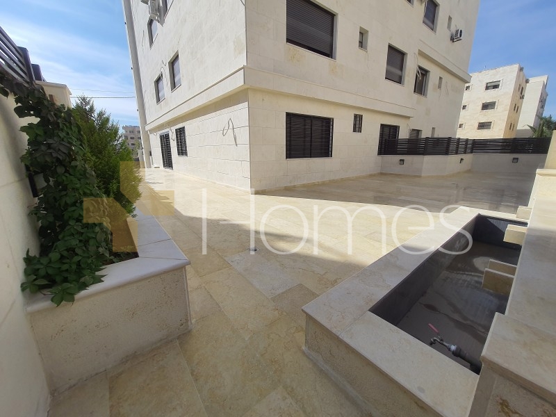 Ground floor with garden for sale in Hai Al-Sahaba, building area 210m