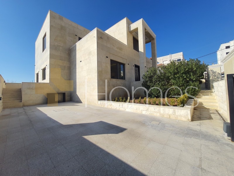 Standalone villa for sale in Marj El Hamam with a land area of 620m