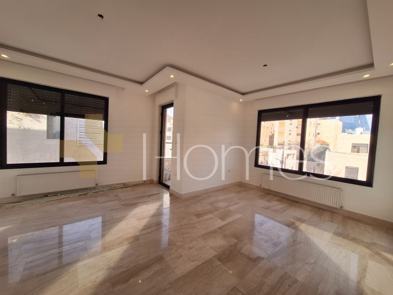 Second floor apartment for sale in Umm Uthaina 155m