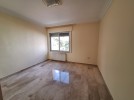 1st floor apartment for rent in Um Uthaina 300m