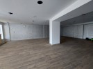 Commercial showroom with attic for rent in Mecca Street area of 290m