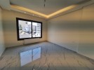 Duplex last floor with roof for sale in Um Uthaina 210m