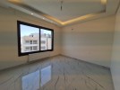 Duplex last floor with roof for sale in Um Uthaina 200m