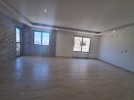 Ground floor with terrace for sale in Um Al Summaq 195m