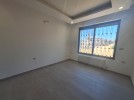 Ground floor with terrace for sale in Um Al Summaq 195m