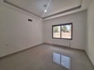 Ground floor apartment with a garden for sale in Sweiffeyeh 165m