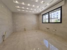 Apartment with garden for sale in Hjar Al Nawabelseh area of 187m